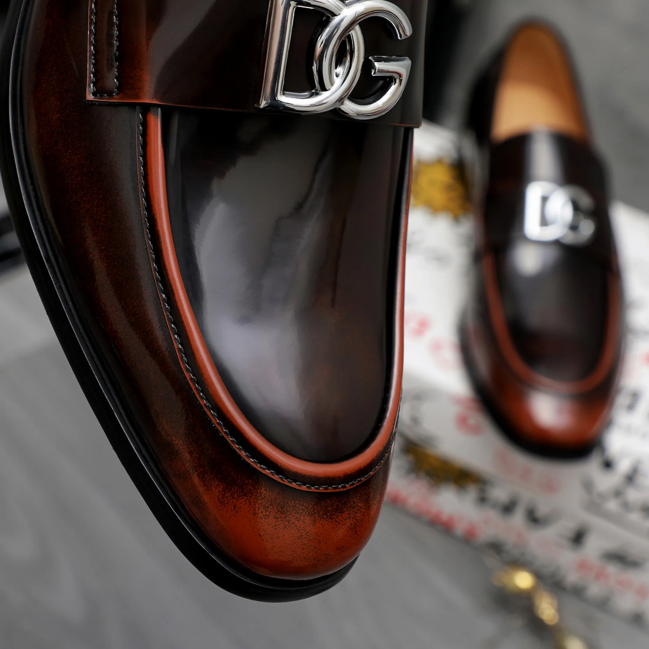 Men's shoes 💰500 Product trademark: DG (Dolce & Gabbana) business casual leather shoes Regular size: 38-45 (45 is custom-made and non-returnable) Product materials: Selected pearlescent polished cowhide upper, cowhide lining, original outsole